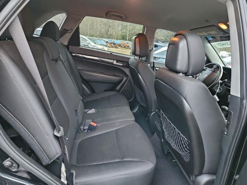 Photo 11 from auction – 2015 KIA SORENTO LX with VIN 5XYKTCA65FG610094