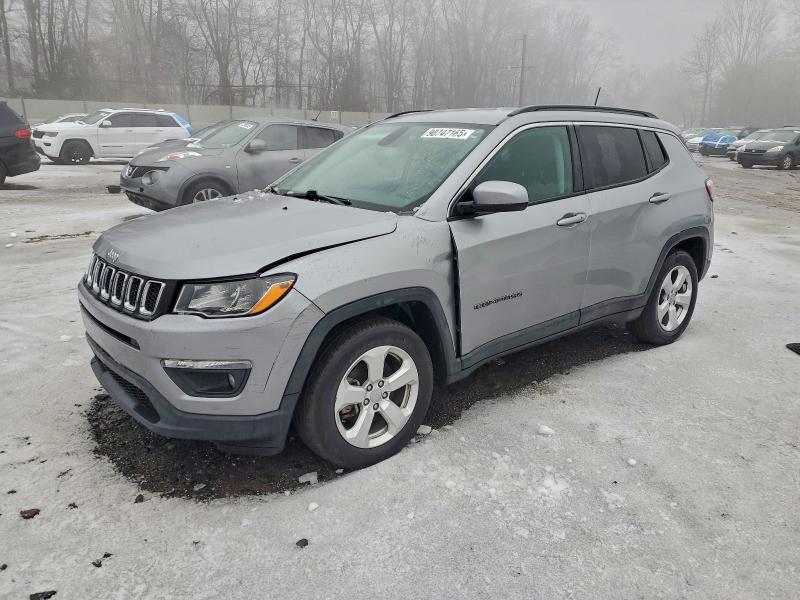 JEEP COMPASS LA 2019 with VIN 3C4NJCBB7KT749323 - Photo from auction