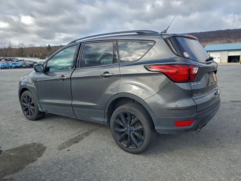 Photo 2 from auction – 2019 FORD ESCAPE SE with VIN 1FMCU9GD1KUC44343