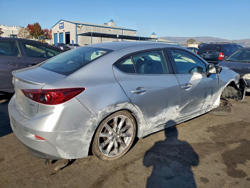 Photo 3 from auction – 2018 MAZDA 3 TOURING with VIN 3MZBN1V3XJM237481