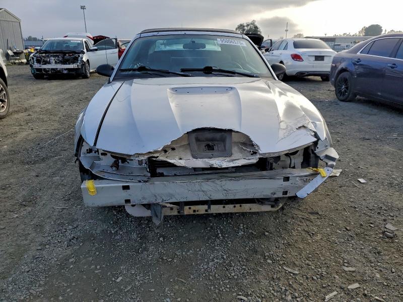 Photo 5 from auction – 2001 FORD MUSTANG with VIN 1FAFP44421F164767
