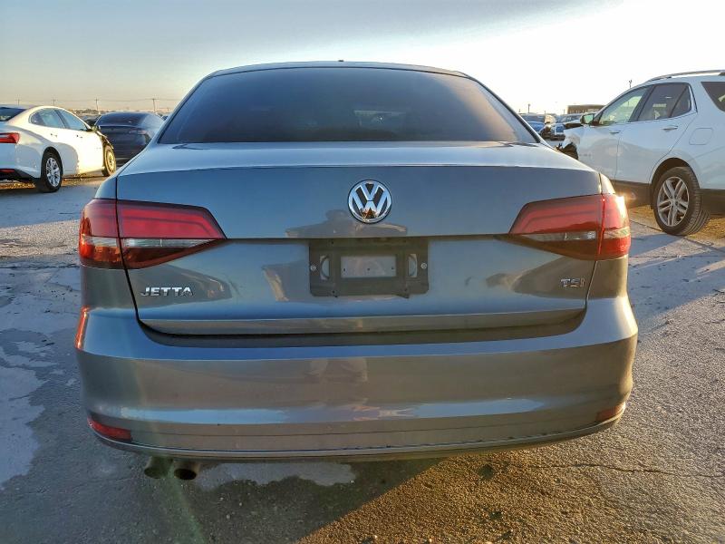 Photo 6 from auction – 2018 VOLKSWAGEN JETTA S with VIN 3VW2B7AJ6JM225070