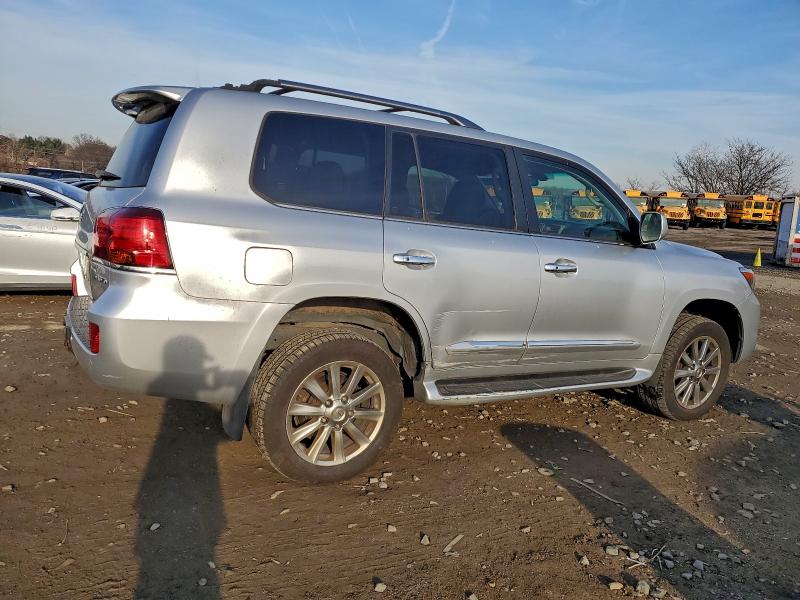 Photo 3 from auction – 2011 LEXUS LX 570 with VIN JTJHY7AX2B4061729