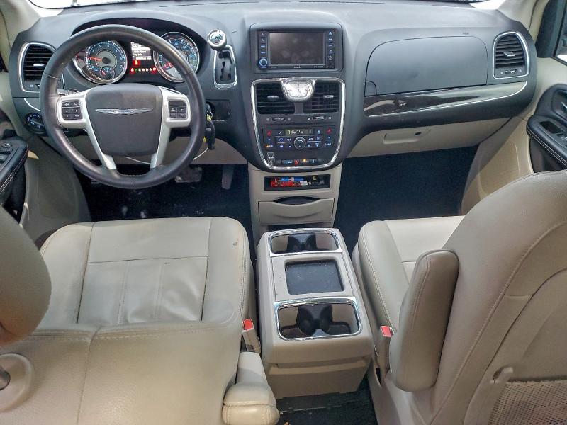 Photo 8 from auction – 2016 CHRYSLER TOWN & COU with VIN 2C4RC1BG7GR175506
