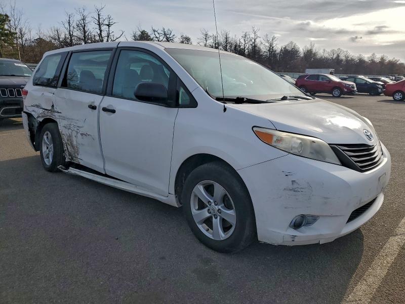 Zdjęcie 4 z aukcji – 2012 TOYOTA SIENNA LE z VIN 5TDKA3DC7CS010957