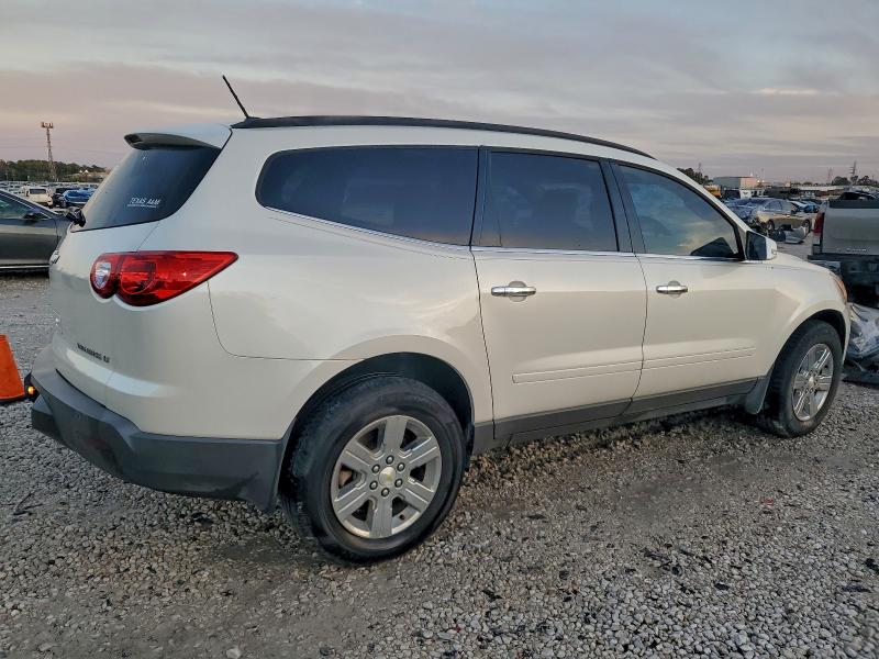 Photo 3 from auction – 2012 CHEVROLET TRAVERSE L with VIN 1GNKRJED4CJ102410