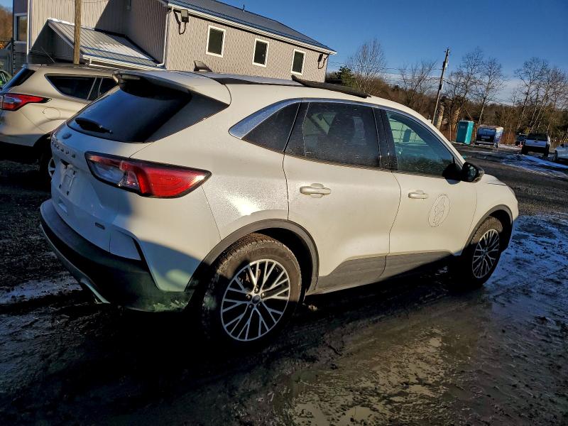 Photo 3 from auction – 2022 FORD ESCAPE SE with VIN 1FMCU0EZ0NUB76485