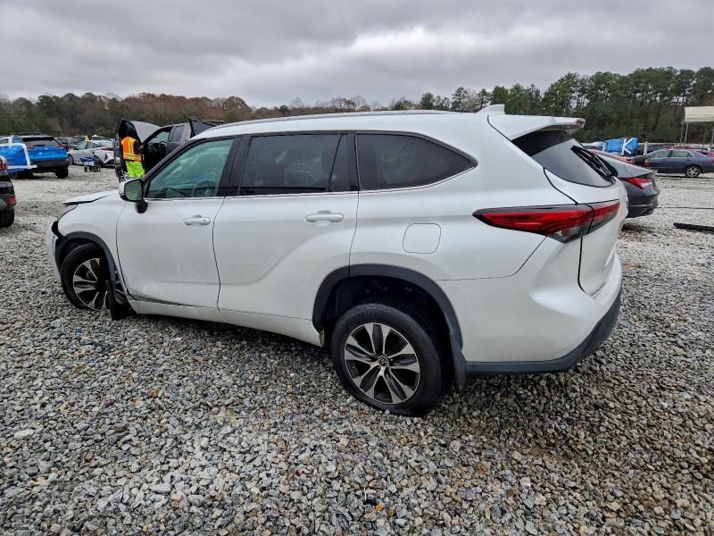 Photo 2 from auction – 2022 TOYOTA HIGHLANDER with VIN 5TDGZRBH2NS200829