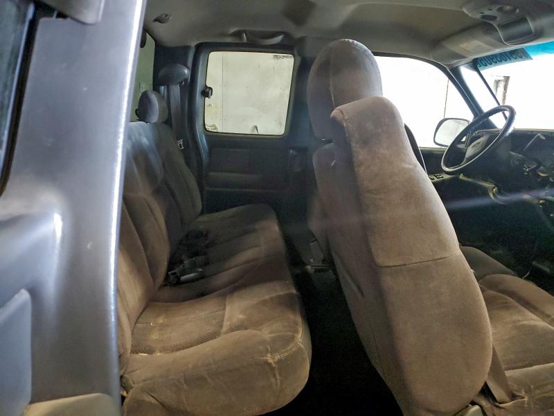 Photo 10 from auction – 2002 CHEVROLET SILVERADO with VIN 2GCEK19T321360115