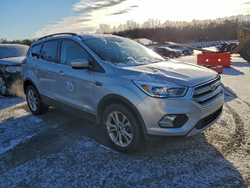 Photo 4 from auction – 2018 FORD ESCAPE SE with VIN 1FMCU9GD0JUD25753