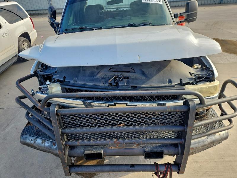 Photo 11 from auction – 2002 CHEVROLET SILVERADO with VIN 1GCHC29G72E278700