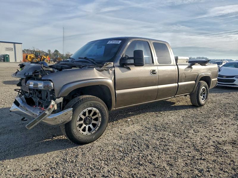 CHEVROLET SILVERADO 2000 with VIN 1GCEK19T3YE284452 - Photo from auction