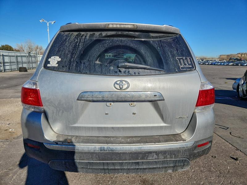Foto 6 de la subasta – 2013 TOYOTA HIGHLANDER con VIN 5TDBK3EH2DS180605