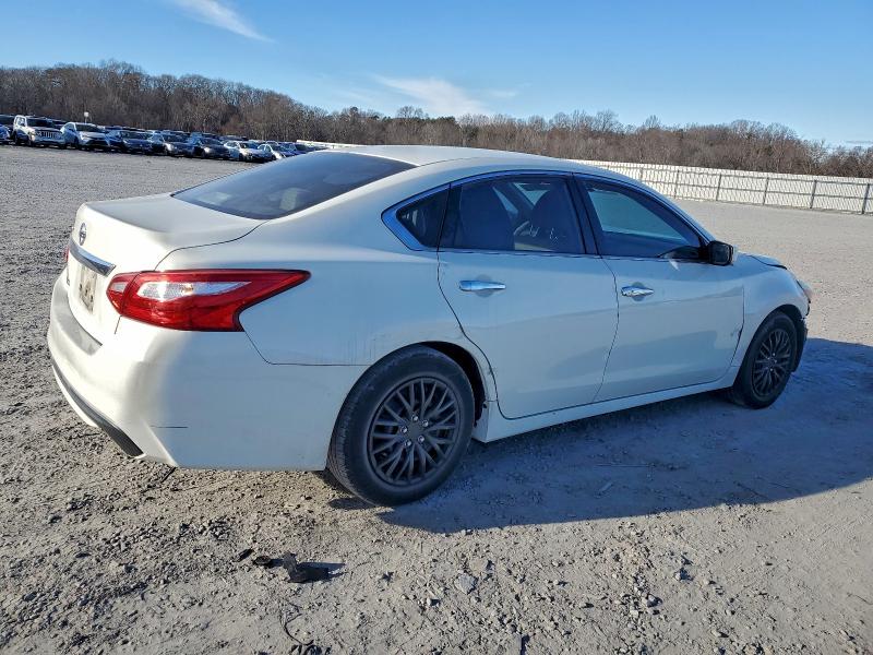 Photo 3 from auction – 2017 NISSAN ALTIMA 2.5 with VIN 1N4AL3AP4HN353046