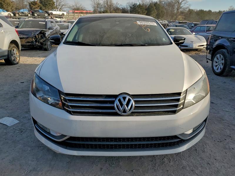 Photo 5 from auction – 2015 VOLKSWAGEN PASSAT SE with VIN 1VWBS7A34FC045368