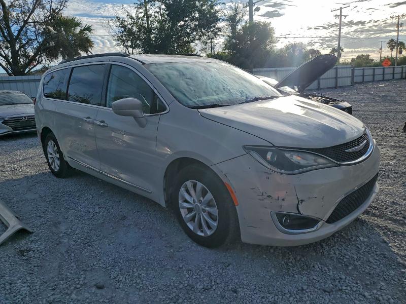 Photo 4 from auction – 2017 CHRYSLER PACIFICA T with VIN 2C4RC1BG7HR705121