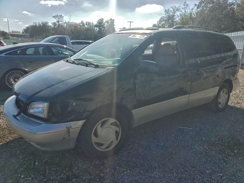 TOYOTA SIENNA LE 2000 with VIN 4T3ZF13C2YU317349 - Photo from auction