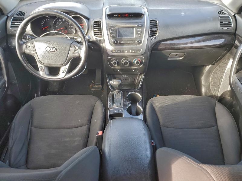 Photo 8 from auction – 2014 KIA SORENTO LX with VIN 5XYKTCA64EG523799