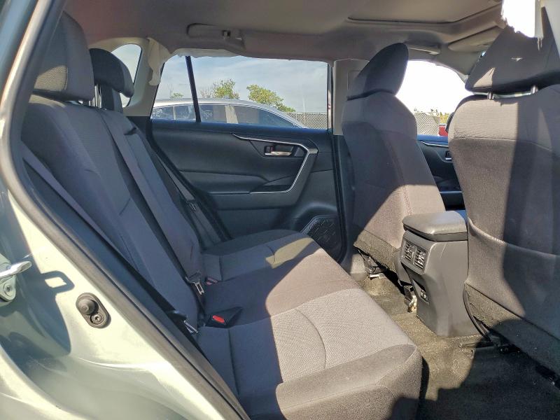 Photo 11 from auction – 2019 TOYOTA RAV4 with VIN JTMW1RFV9KD032214