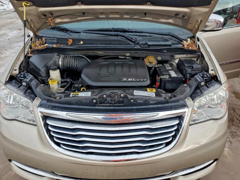 Photo 12 from auction – 2015 CHRYSLER TOWN & COU with VIN 2C4RC1CG2FR584235
