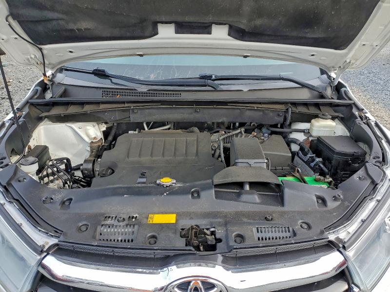 Photo 12 from auction – 2015 TOYOTA HIGHLANDER with VIN 5TDBKRFH5FS116191