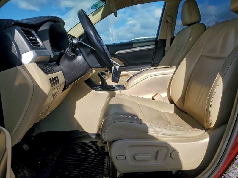 Photo 7 from auction – 2018 TOYOTA HIGHLANDER with VIN 5TDJZRFH9JS834469