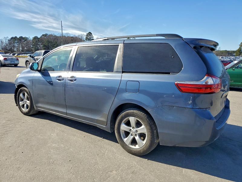 Photo 2 from auction – 2015 TOYOTA SIENNA LE with VIN 5TDKK3DC4FS618839