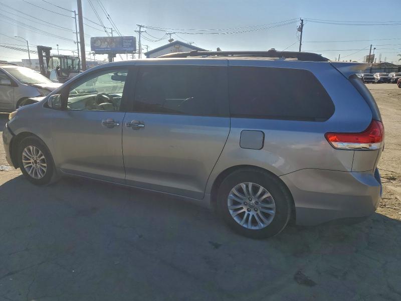 Photo 2 from auction – 2011 TOYOTA SIENNA XLE with VIN 5TDYK3DC9BS131060