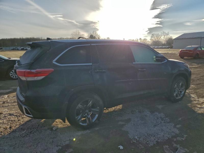 Photo 3 from auction – 2018 TOYOTA HIGHLANDER with VIN 5TDDZRFHXJS900914