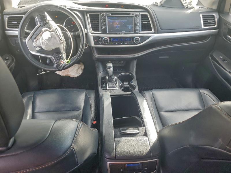 Photo 8 from auction – 2018 TOYOTA HIGHLANDER with VIN 5TDJZRFH7JS553643