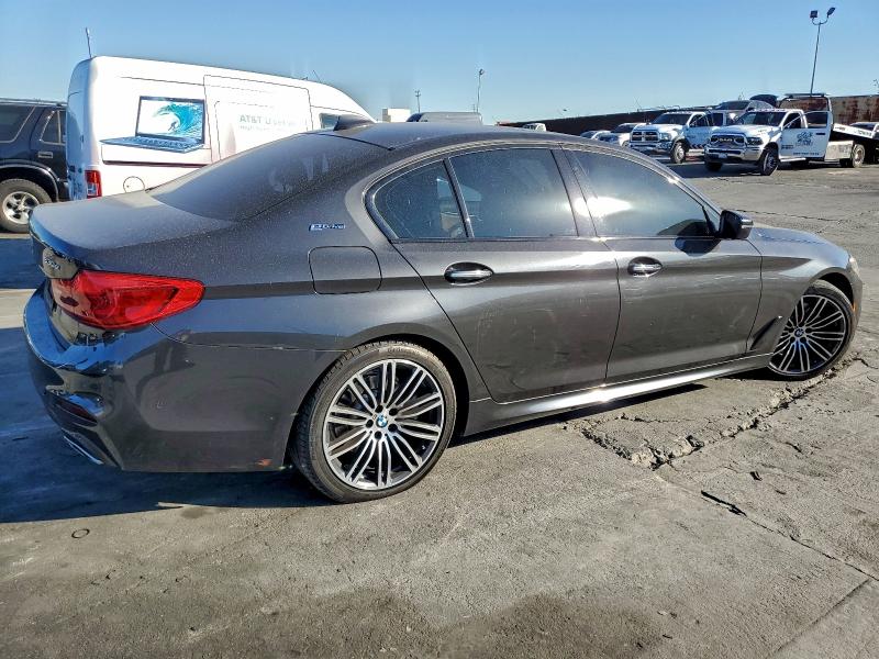Photo 3 from auction – 2018 BMW 530E with VIN WBAJA9C55JB033513