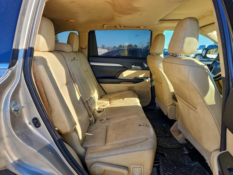 Photo 11 from auction – 2016 TOYOTA HIGHLANDER with VIN 5TDKKRFH7GS144429