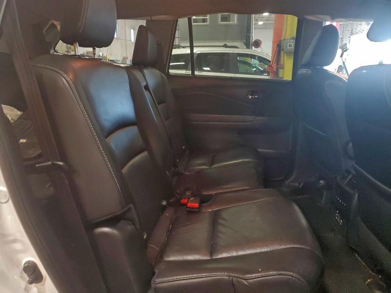 Photo 11 from auction – 2018 HONDA PILOT TOUR with VIN 5FNYF6H90JB051802