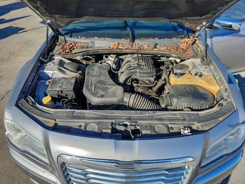 Photo 11 from auction – 2014 CHRYSLER 300C with VIN 2C3CCAKG6EH201199