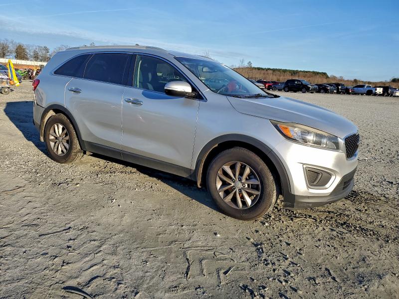 Photo 4 from auction – 2016 KIA SORENTO LX with VIN 5XYPG4A37GG033947