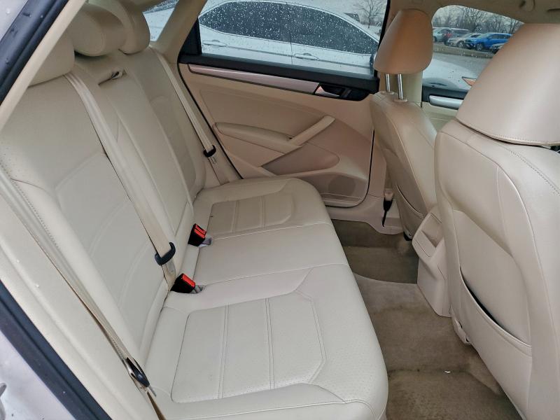 Photo 10 from auction – 2015 VOLKSWAGEN PASSAT S with VIN 1VWAT7A36FC107040