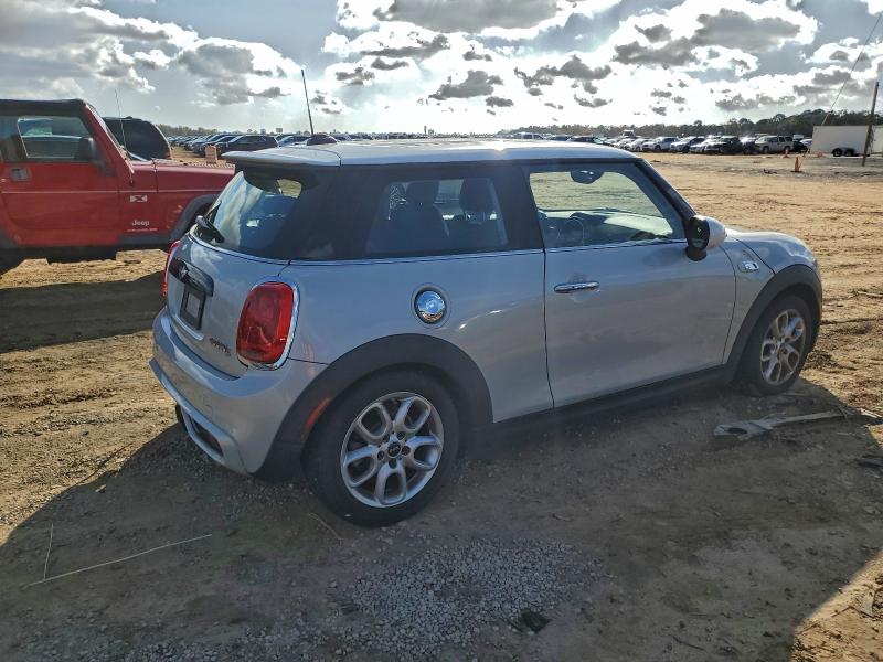 Photo 3 from auction – 2016 MINI COOPER S with VIN WMWXP7C58G2A42800