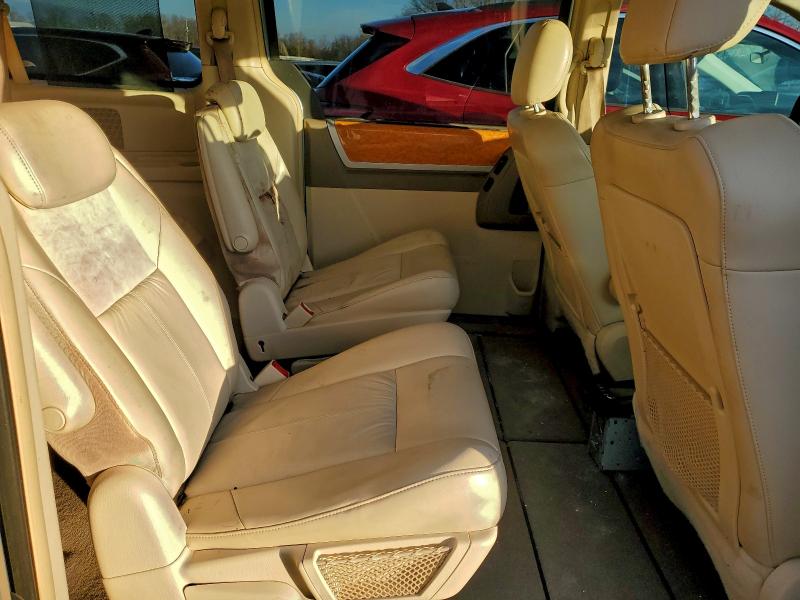 Photo 11 from auction – 2010 CHRYSLER TOWN & COU with VIN 2A4RR6DXXAR126715