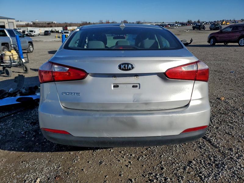 Photo 6 from auction – 2016 KIA FORTE LX with VIN KNAFK4A67G5574233