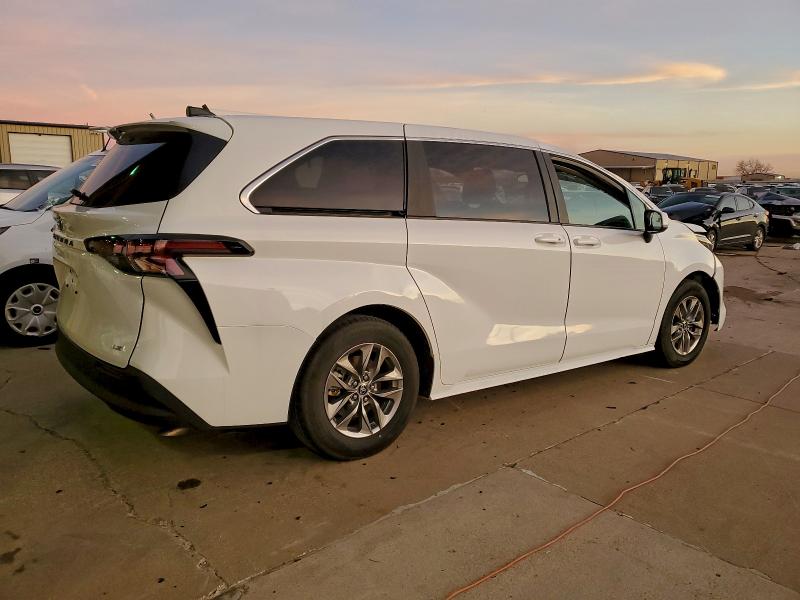 Photo 3 from auction – 2025 TOYOTA SIENNA with VIN 5TDKRKEC3SS253858