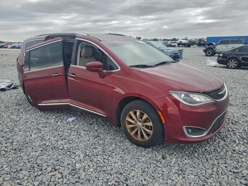 Photo 4 from auction – 2018 CHRYSLER PACIFICA T with VIN 2C4RC1BG0JR276183