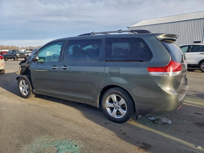 Photo 2 from auction – 2013 TOYOTA SIENNA XLE with VIN 5TDDK3DC5DS065348