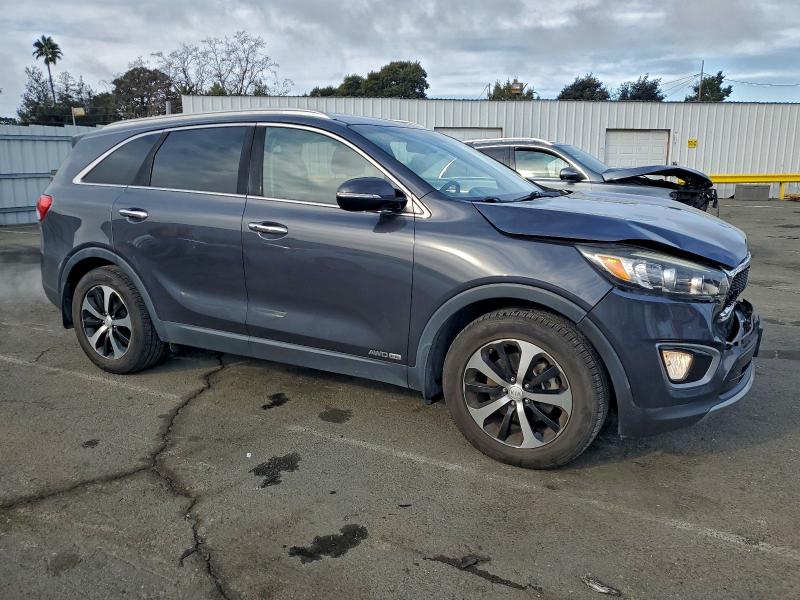 Photo 4 from auction – 2016 KIA SORENTO EX with VIN 5XYPHDA53GG105077