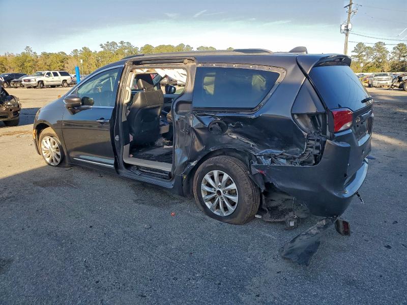 Photo 2 from auction – 2017 CHRYSLER PACIFICA T with VIN 2C4RC1BG0HR684662