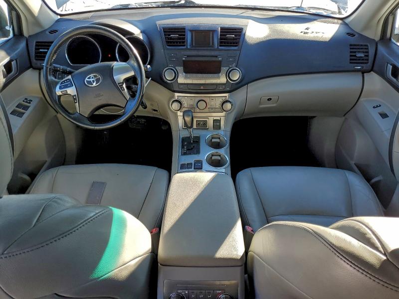 Photo 8 from auction – 2011 TOYOTA HIGHLANDER with VIN 5TDZK3EH3BS028201