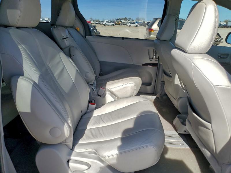 Photo 11 from auction – 2012 TOYOTA SIENNA XLE with VIN 5TDYK3DC3CS183902