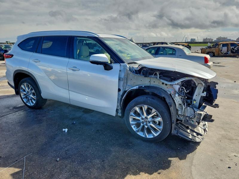 Photo 4 from auction – 2023 TOYOTA HIGHLANDER with VIN 5TDKDRAH9PS027341