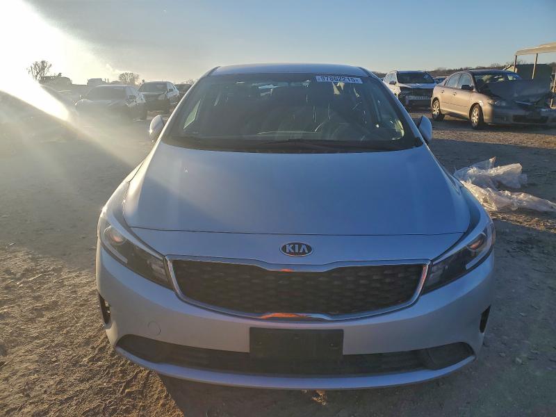 Zdjęcie 5 z aukcji – 2017 KIA FORTE LX z VIN 3KPFL4A75HE079933
