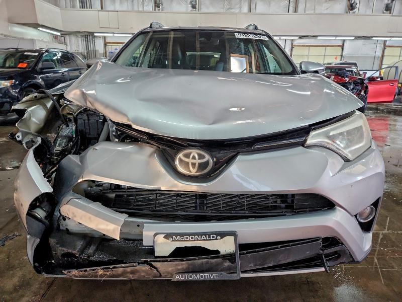 Photo 5 from auction – 2017 TOYOTA RAV4 LIMIT with VIN 2T3DFREV2HW678491