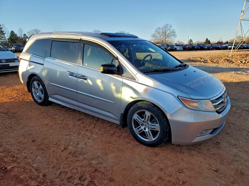 Photo 4 from auction – 2011 HONDA ODYSSEY TO with VIN 5FNRL5H94BB020383